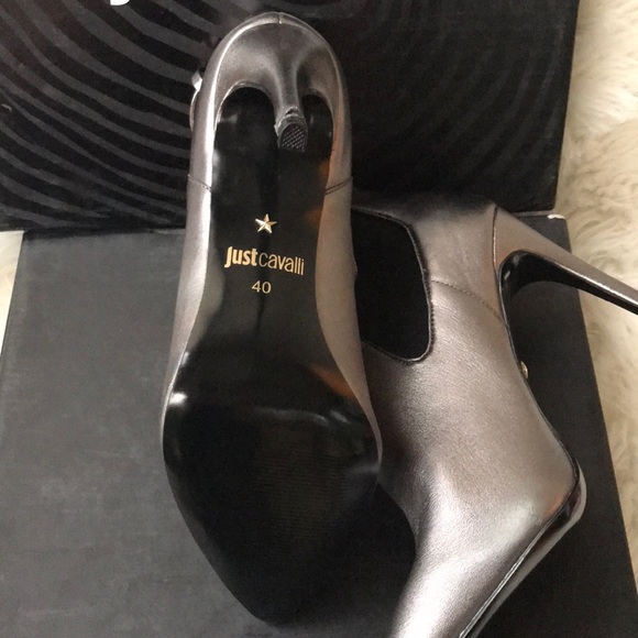 🛑CLEARANCE🛑 NEW Just Cavalli Silver Leather Ankle Booties - Picture 4 of 8